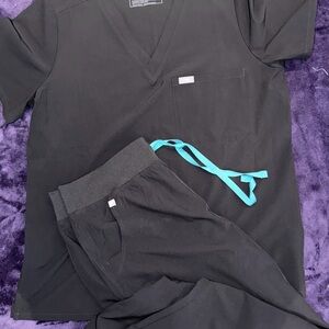 FIGS Black Freex™ Scrub Set L – Special Edition
